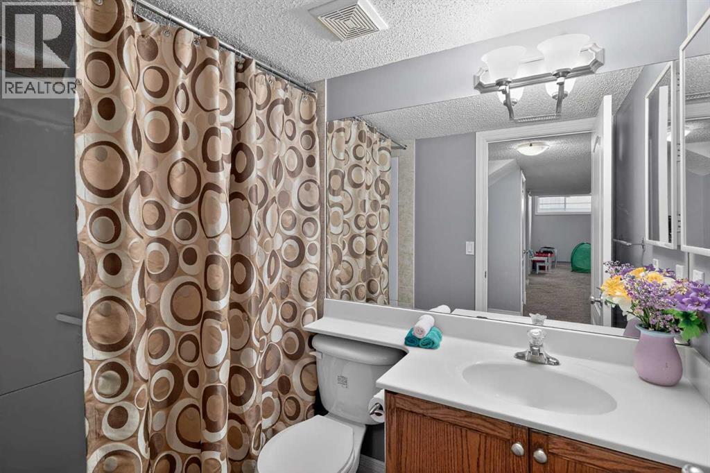 169 West Creek Boulevard, Chestermere, Alberta  T1X 1P5 - Photo 35 - A2312938