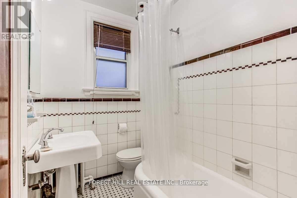 138 Castlewood Road, Toronto, Ontario  M5N 2L6 - Photo 15 - C13155304