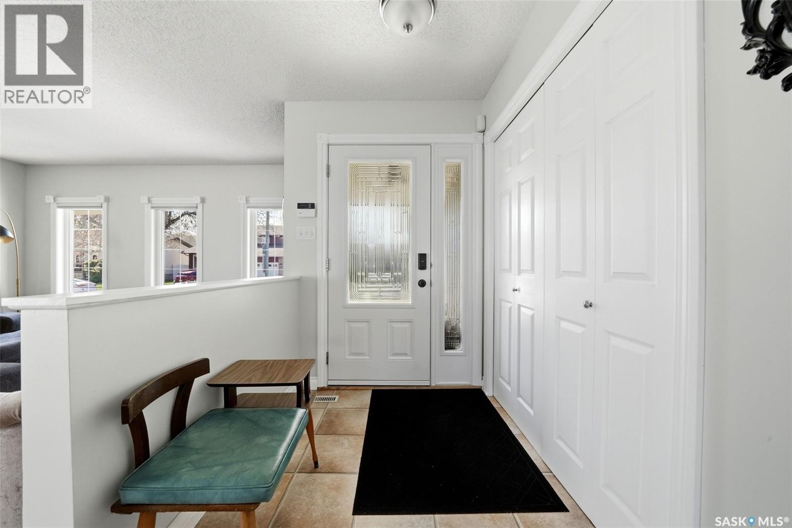 2947 More Crescent E, Regina, Saskatchewan  S4V 0T6 - Photo 3 - SK036600