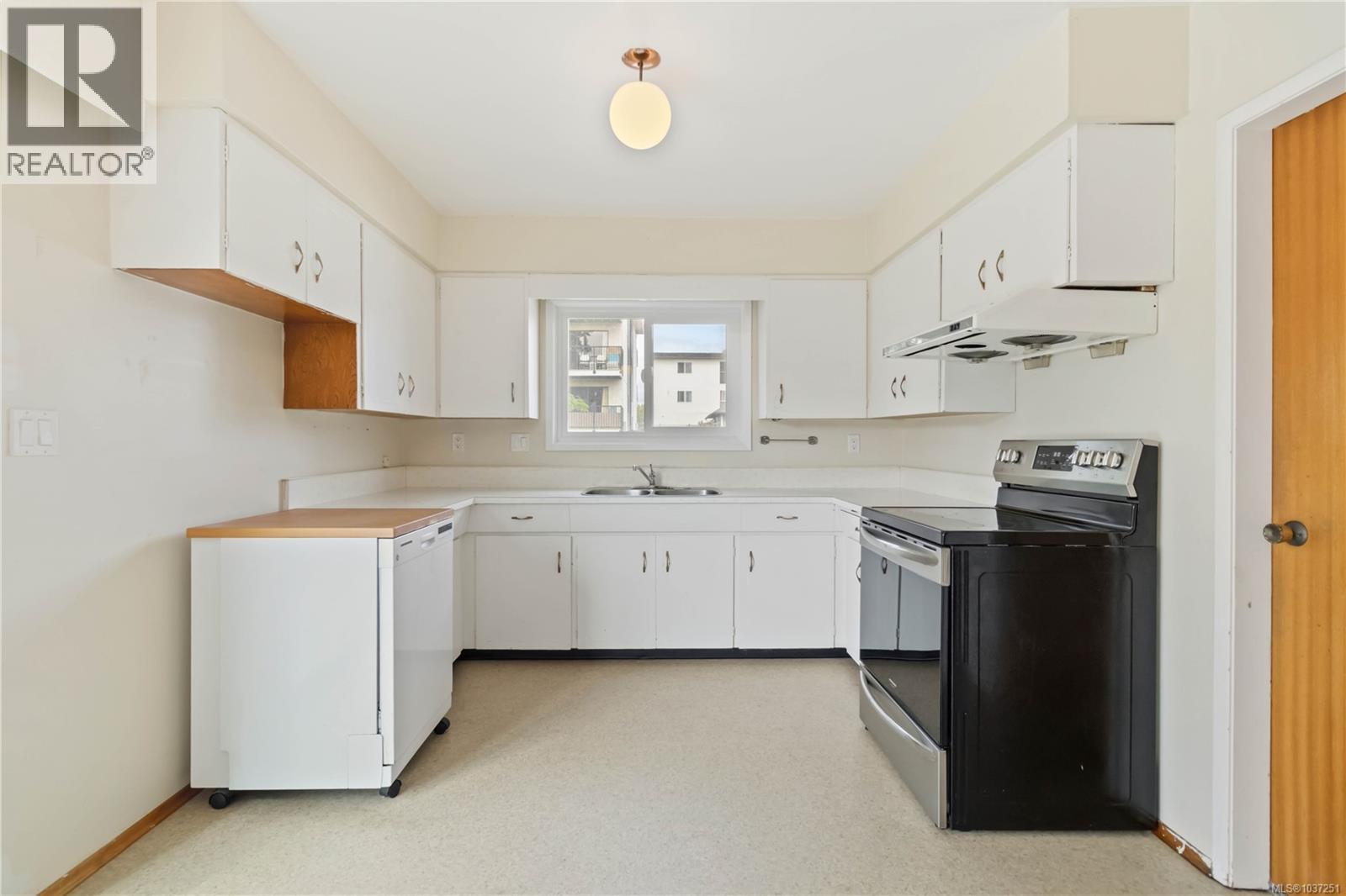 1273 Denman St, Victoria, British Columbia  V8T 1L8 - Photo 14 - 1037251