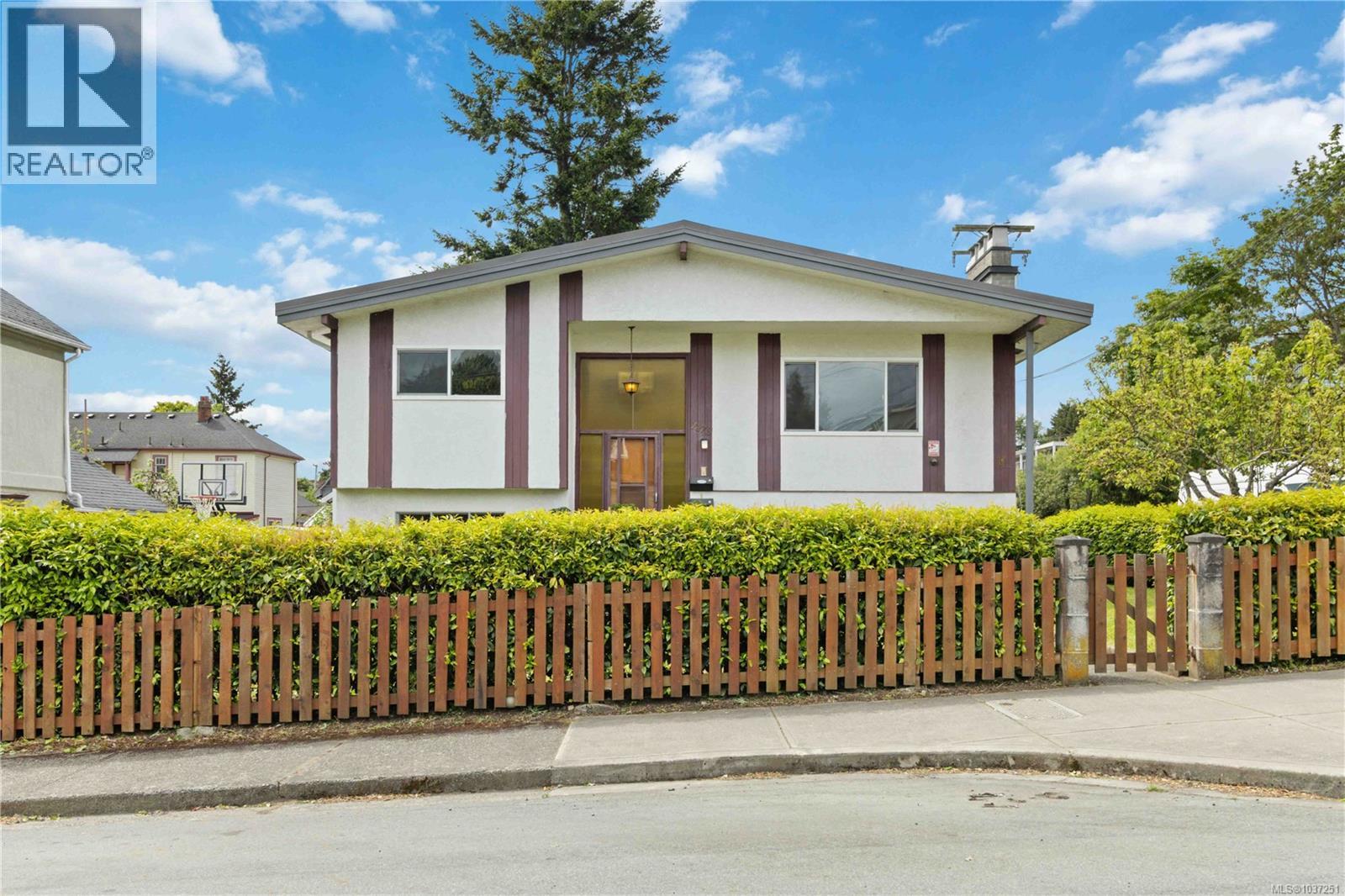 1273 Denman St, Victoria, British Columbia  V8T 1L8 - Photo 3 - 1037251