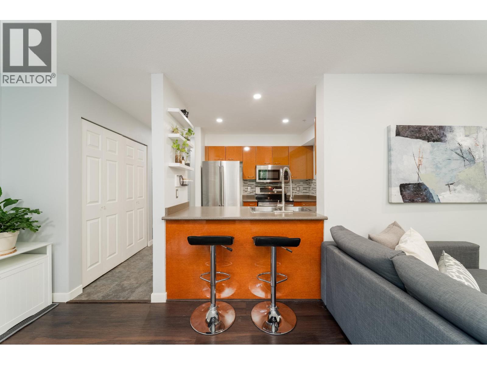 201 1688 E 8th Avenue, Vancouver, British Columbia  V5N 1T5 - Photo 2 - R3126221