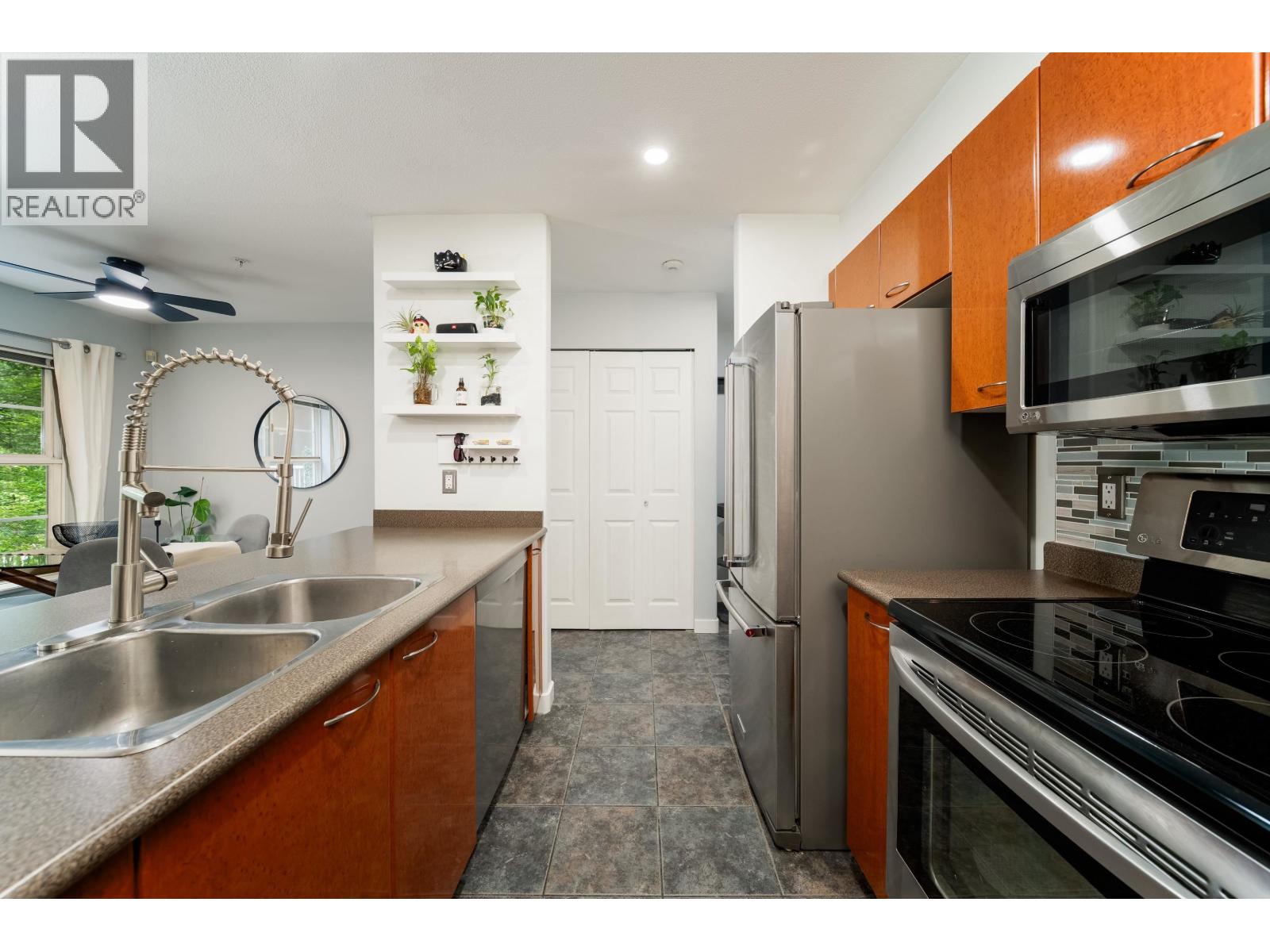 201 1688 E 8th Avenue, Vancouver, British Columbia  V5N 1T5 - Photo 3 - R3126221