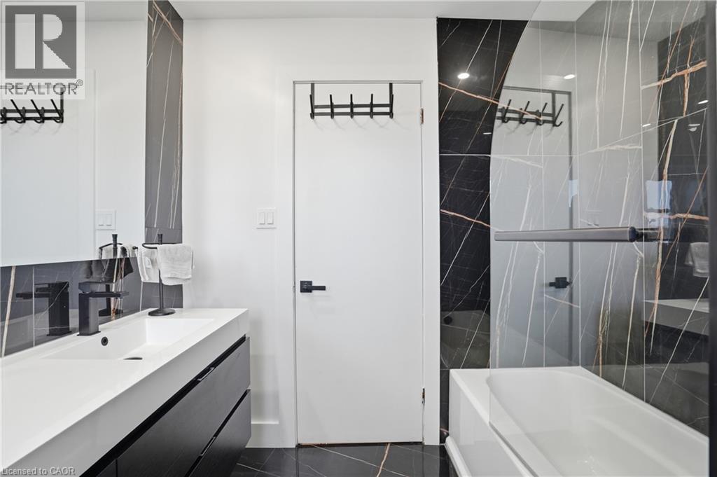 296 Ridge Road W, Grimsby, Ontario  L3M 4E7 - Photo 32 - 40832164