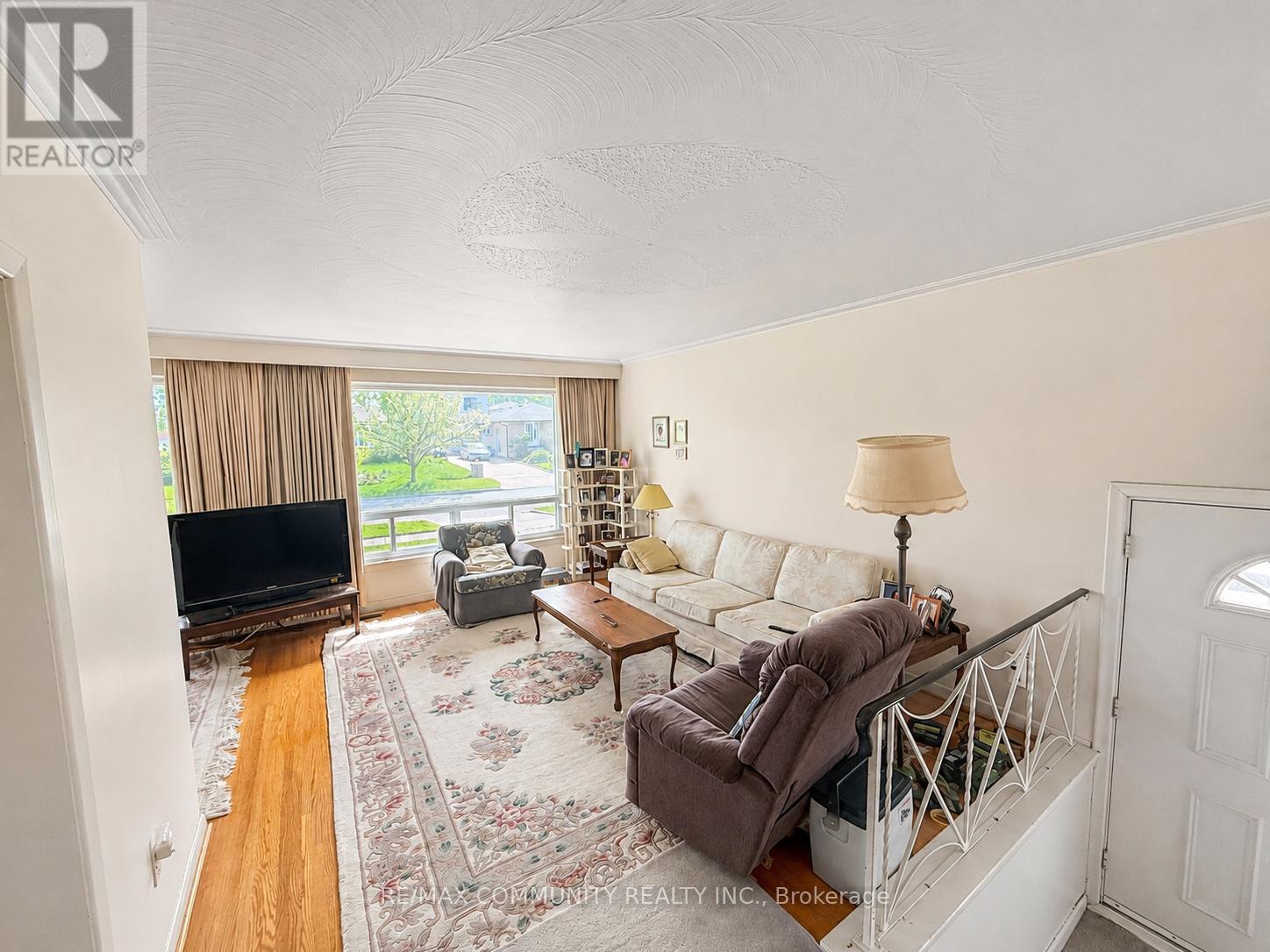 22 Cora Crescent, Toronto, Ontario  M1P 4M4 - Photo 2 - E13154444