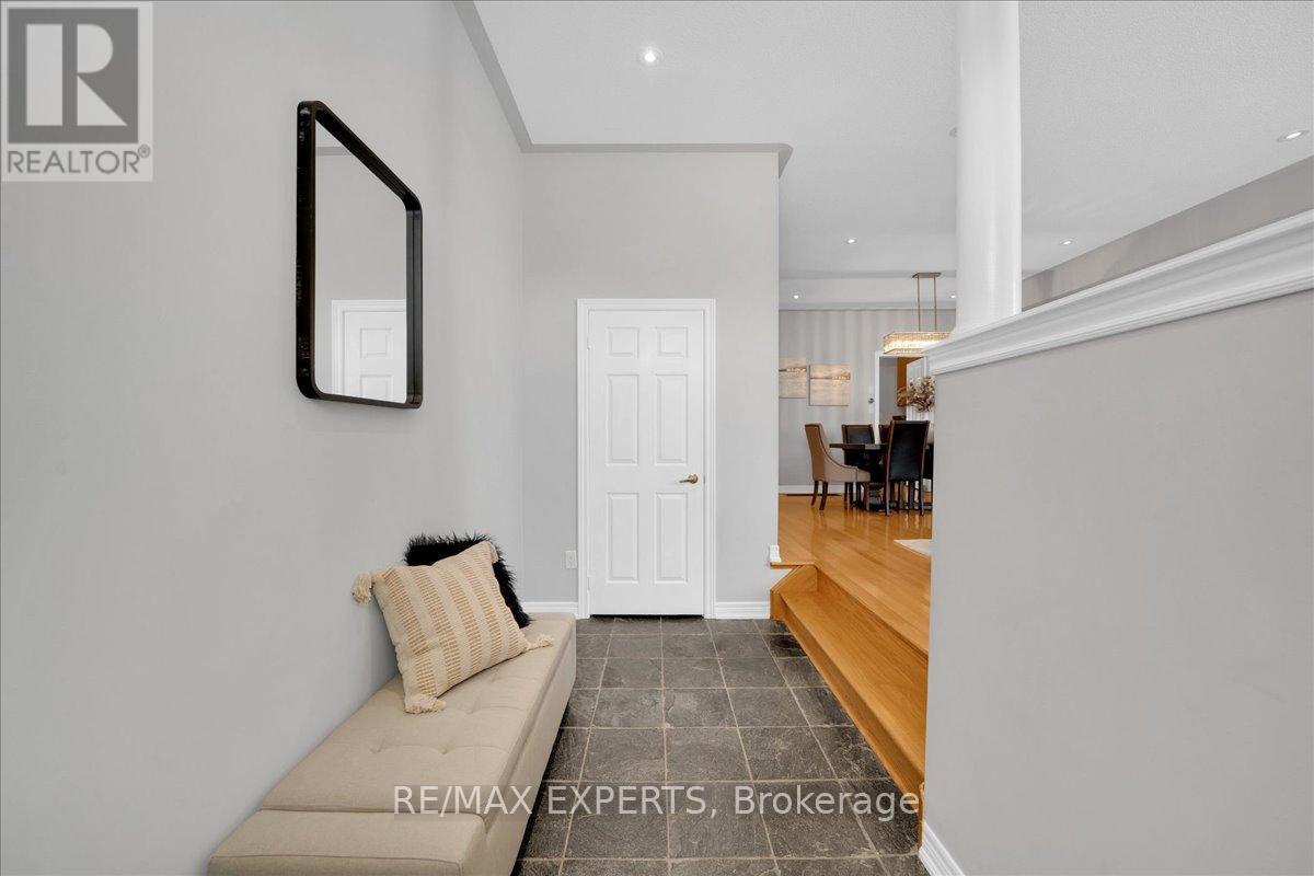 10534 Victoria Square Boulevard, Markham, Ontario  L6C 0A3 - Photo 3 - N13154972