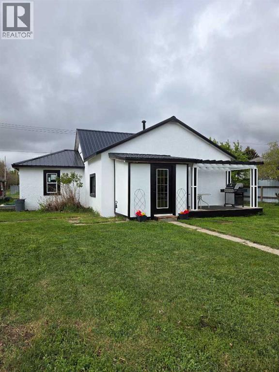 206 1 Avenue E, Foremost, Alberta  T0K 0X0 - Photo 1 - A2312852