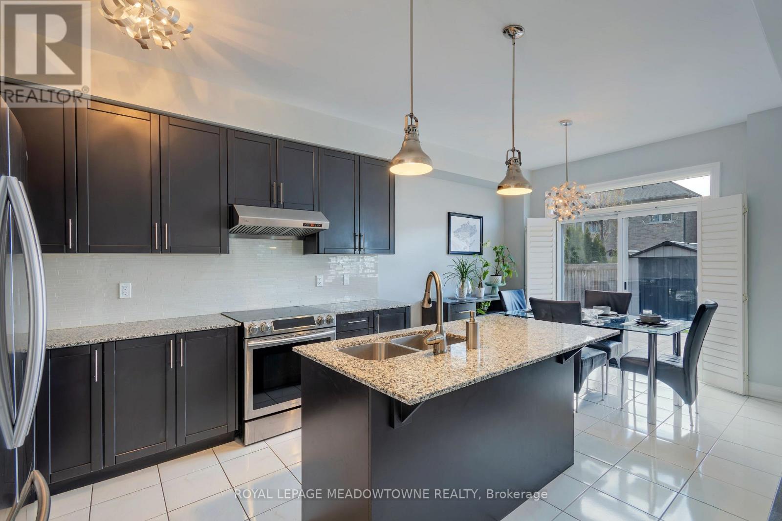 11 Cranbrook Crescent, Vaughan, Ontario  L4H 4H5 - Photo 8 - N13155172