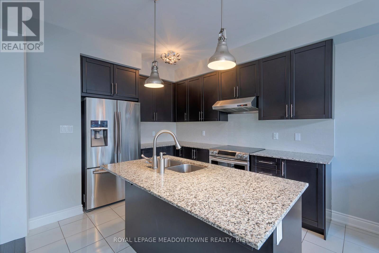 11 Cranbrook Crescent, Vaughan, Ontario  L4H 4H5 - Photo 9 - N13155172