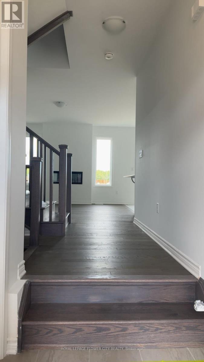 19 Foxley Heights, Barrie, Ontario  L9J 1A6 - Photo 4 - S13155104