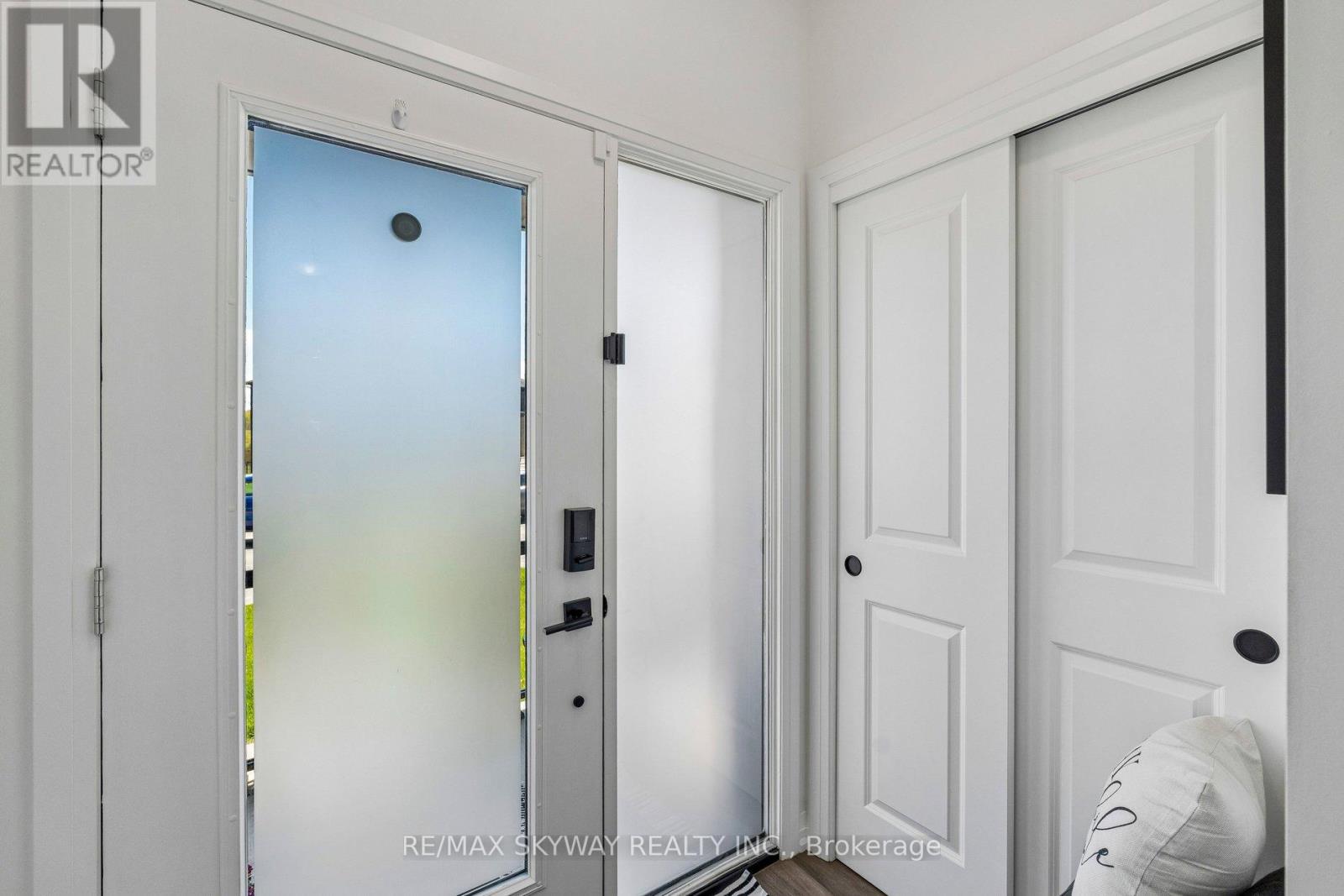 19 Whelan Court, Thorold, Ontario  L2V 0M3 - Photo 3 - X13127308