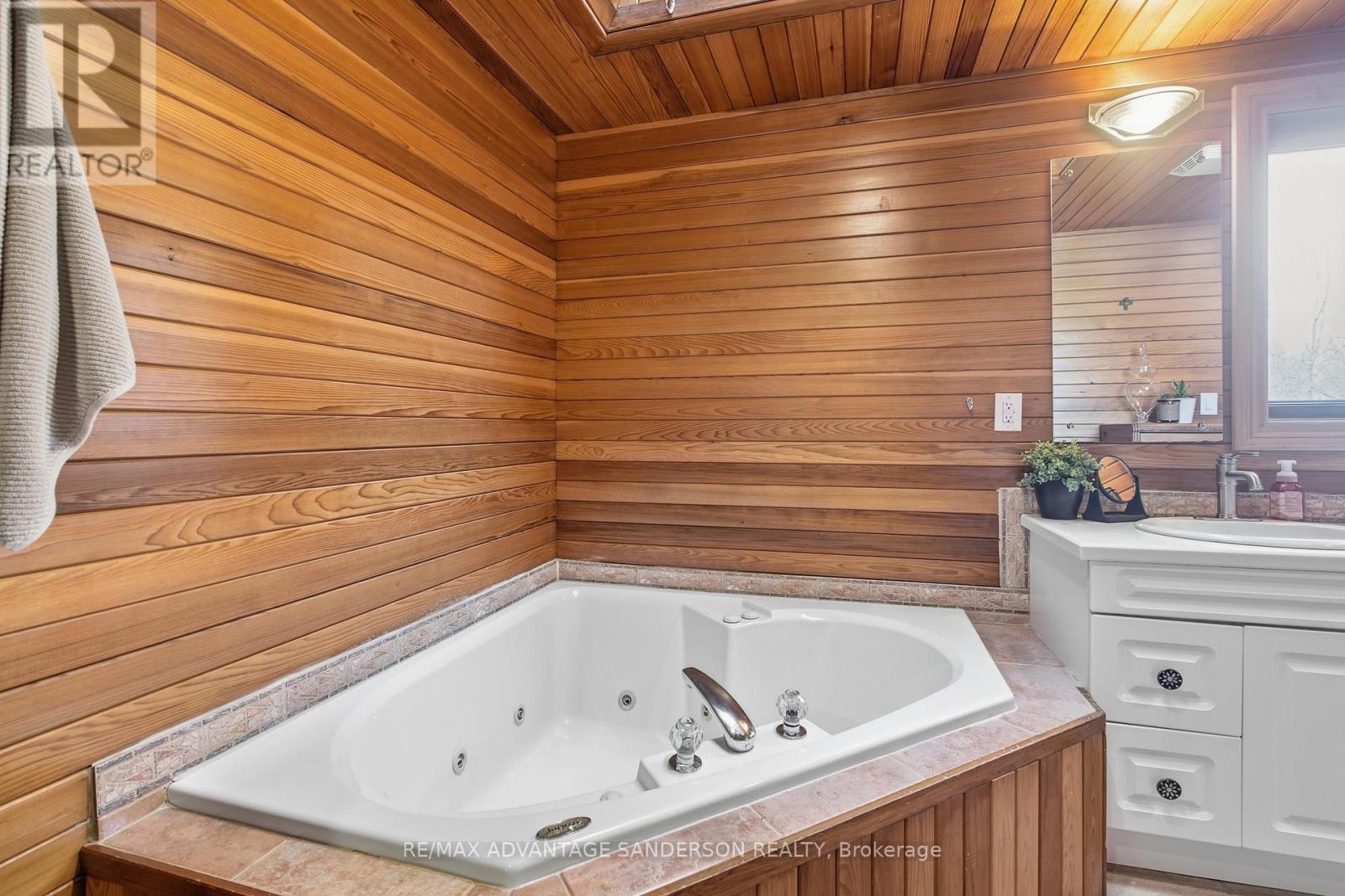 21727 Vanneck Road, Middlesex Centre, Ontario  N0L 1R0 - Photo 37 - X12982216