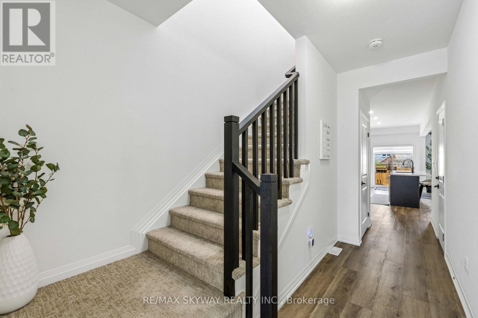 19 Whelan Court, Thorold, Ontario  L2V 0M3 - Photo 4 - X13127308