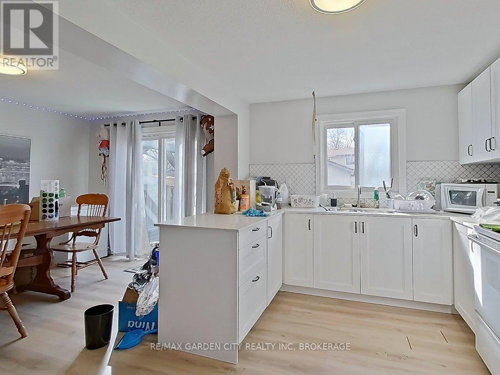 105 Tupper Drive, Thorold, Ontario  L2V 4C9 - Photo 10 - X12886650