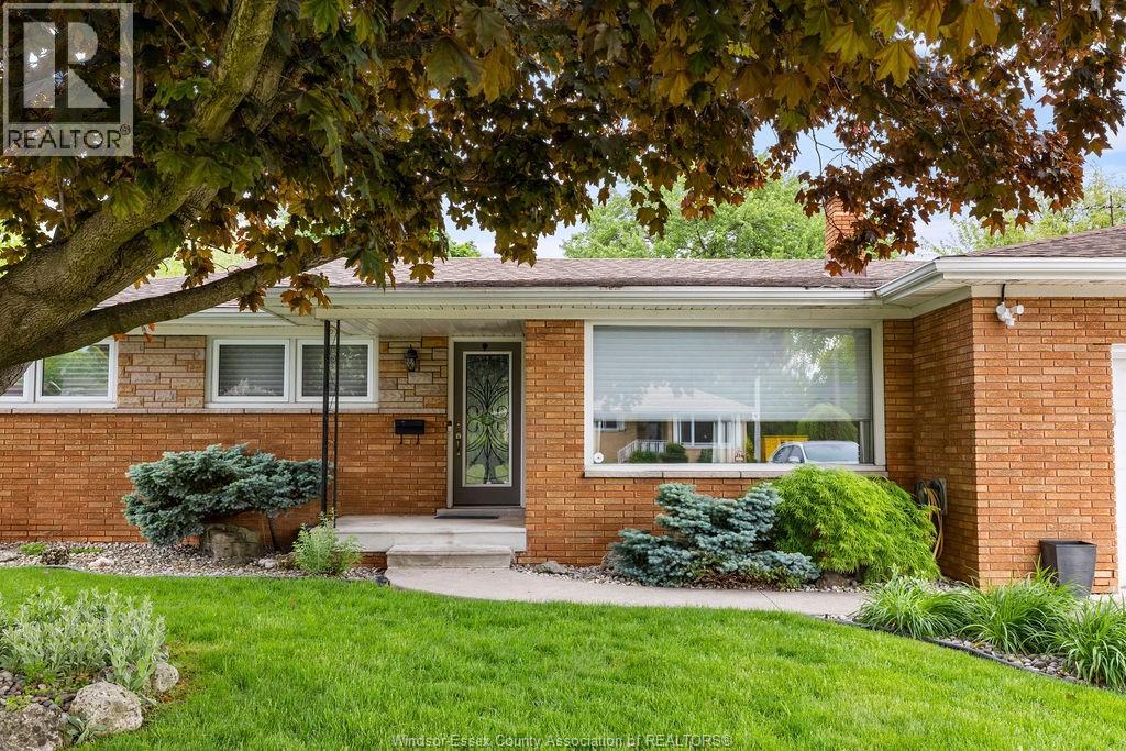 1670 Campbell Avenue, Windsor, Ontario N9B 2K6 - Photo 2 - 26011727