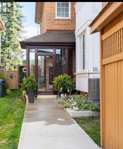 99 Desert Sand Drive, Brampton, Ontario  L6R 1V7 - Photo 2 - W13155232
