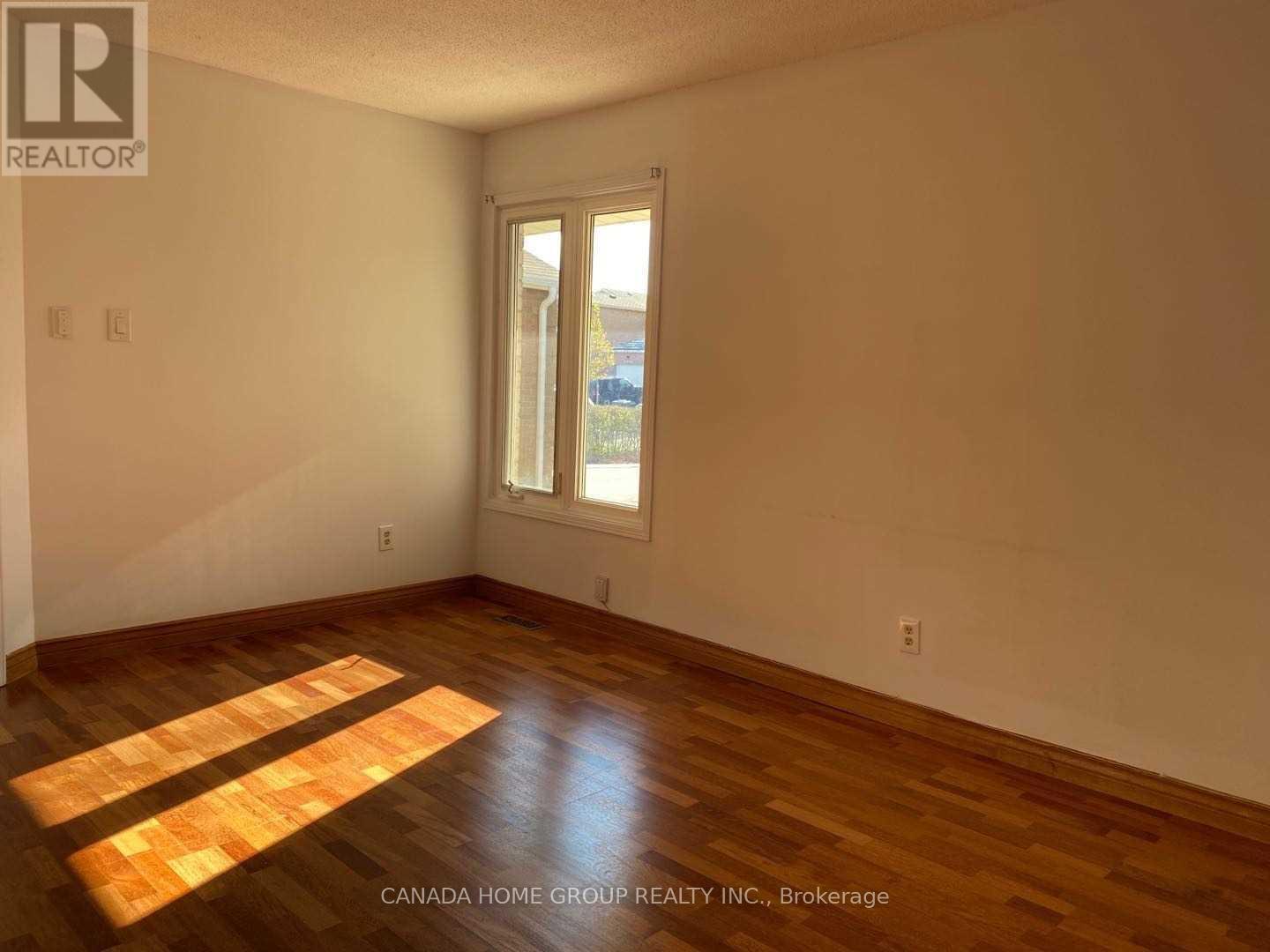 Upper - 3251 Valcourt Crescent, Mississauga, Ontario L5L 5G9 - Photo 4 - W13155272