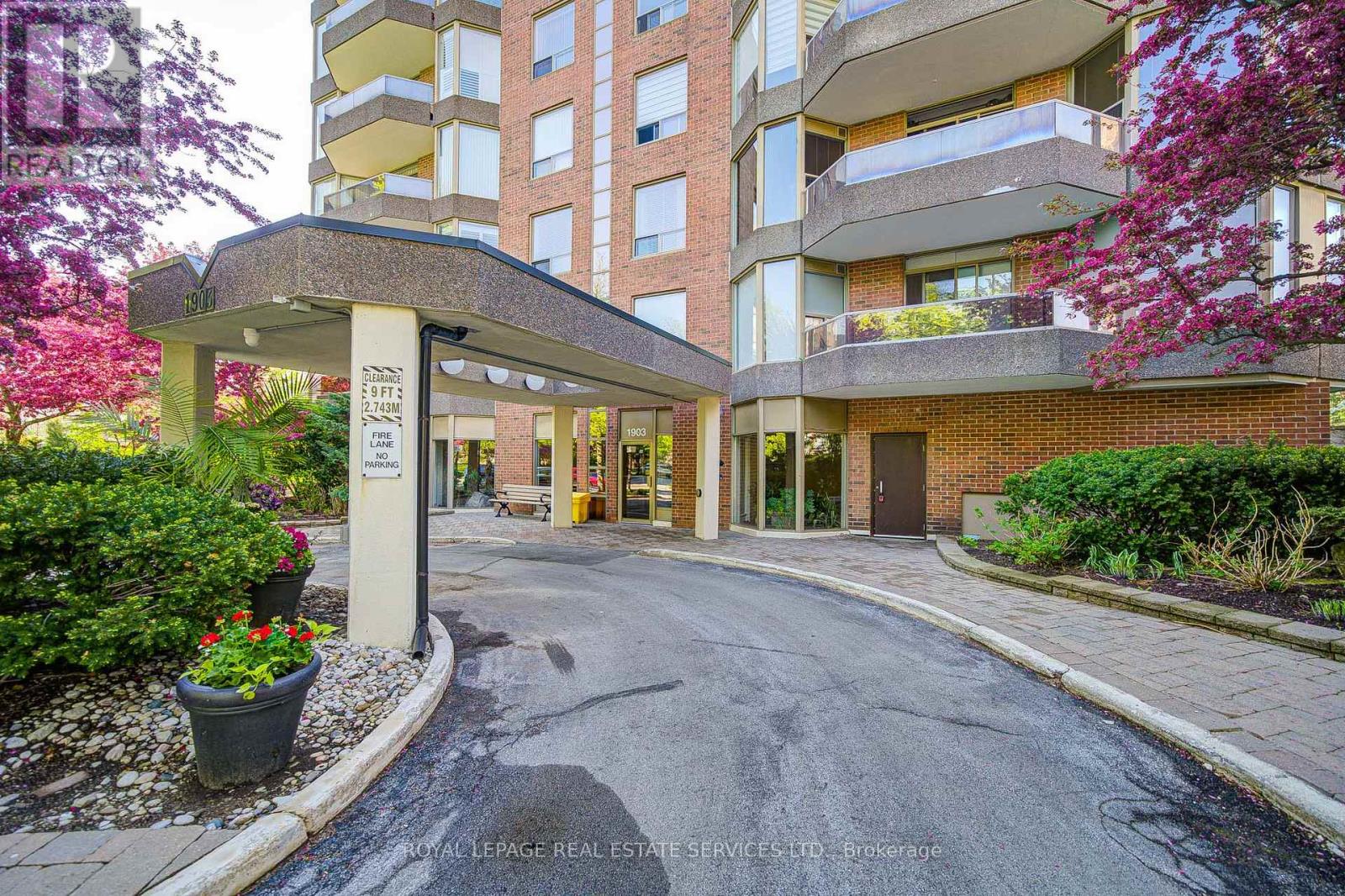 803 - 1903 Pilgrims Way, Oakville, Ontario  L6M 2X1 - Photo 2 - W13155294