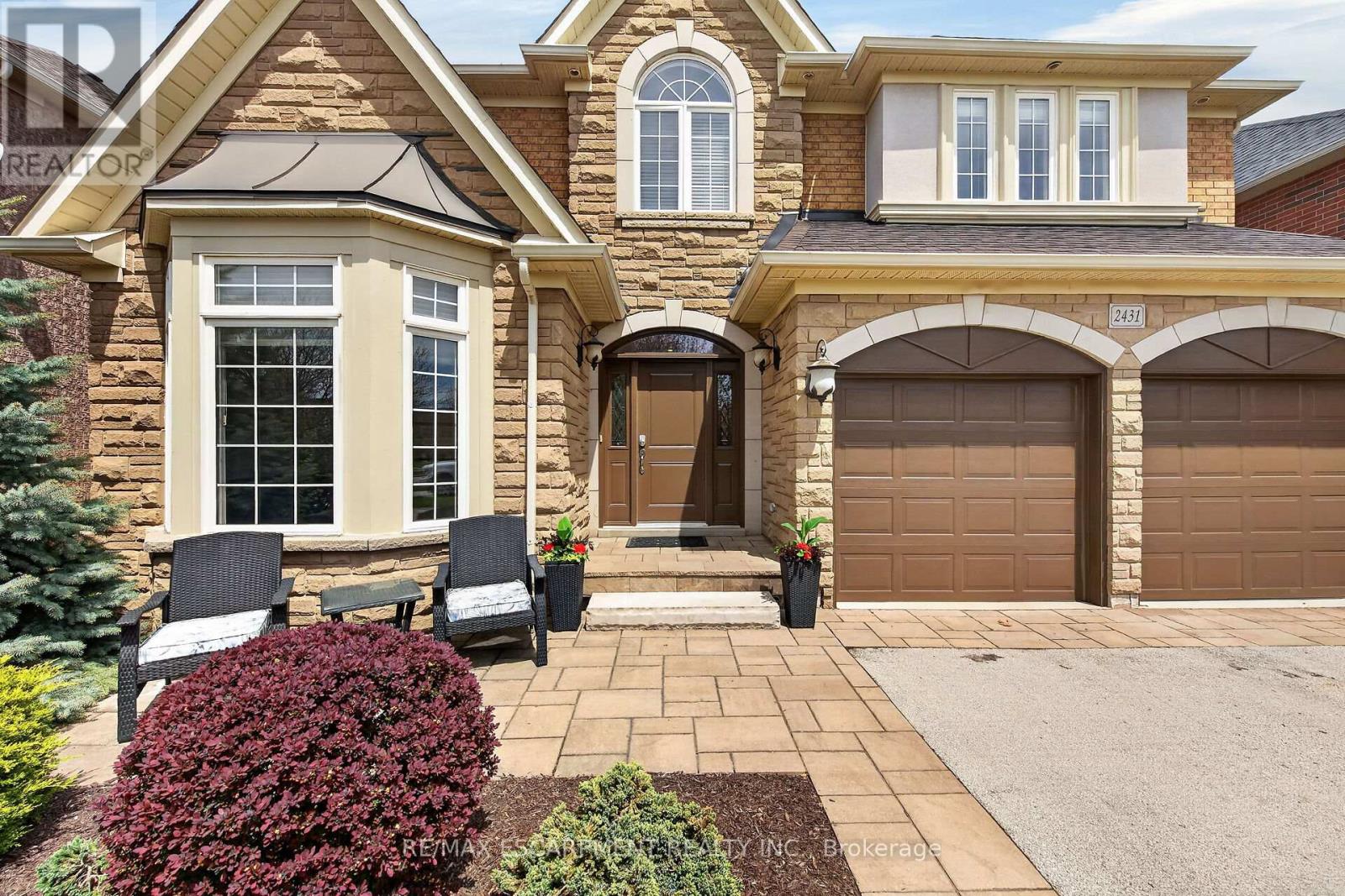 2431 Castlebrook Road, Oakville, Ontario  L6M 4Z2 - Photo 3 - W13155308