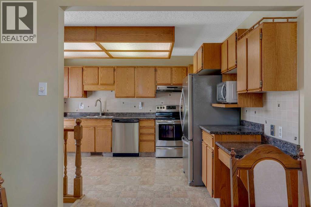212 Westwood Drive SW, Calgary, Alberta  T3C 2W3 - Photo 8 - A2305685