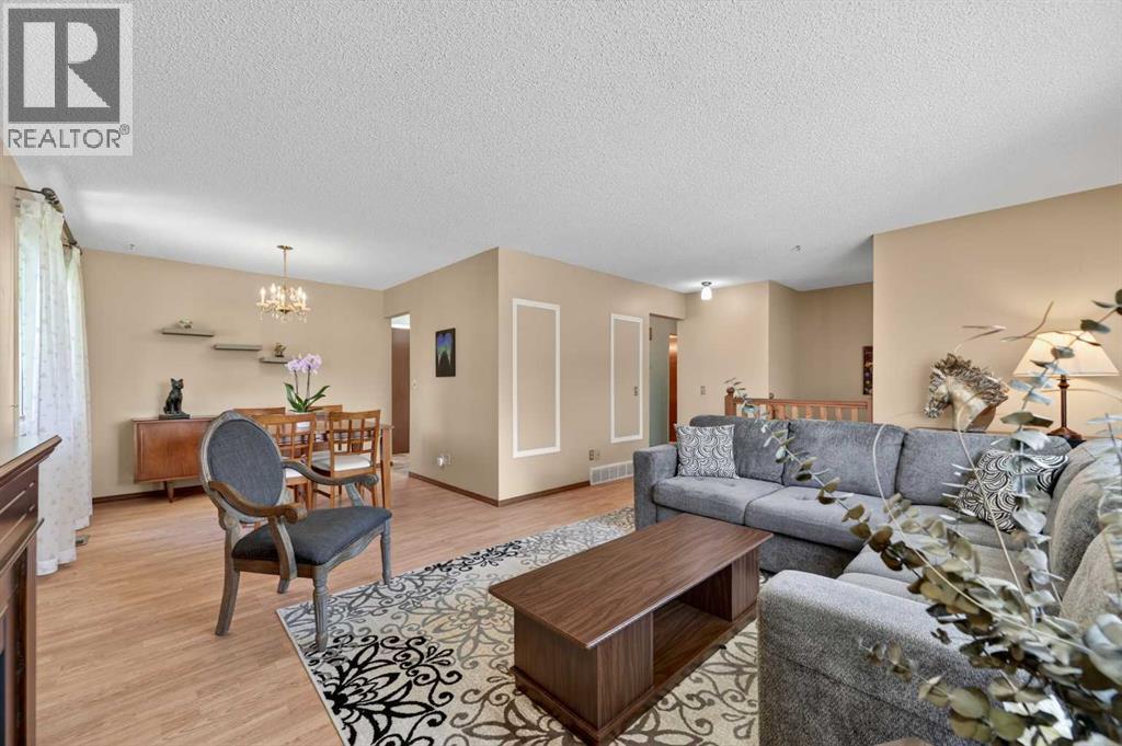 3139 Oakwood Drive SW, Calgary, Alberta  T2V 0K2 - Photo 6 - A2311984