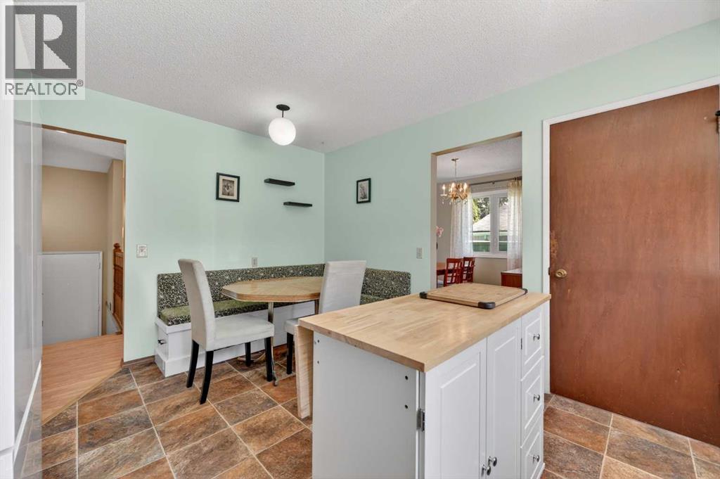 3139 Oakwood Drive SW, Calgary, Alberta  T2V 0K2 - Photo 11 - A2311984