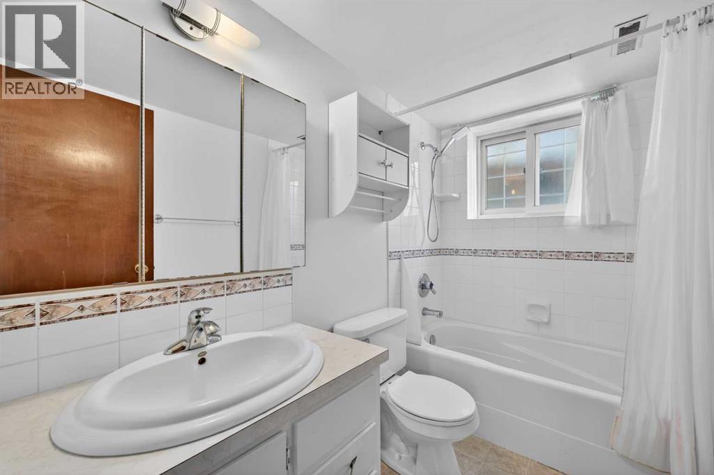 3139 Oakwood Drive SW, Calgary, Alberta  T2V 0K2 - Photo 32 - A2311984