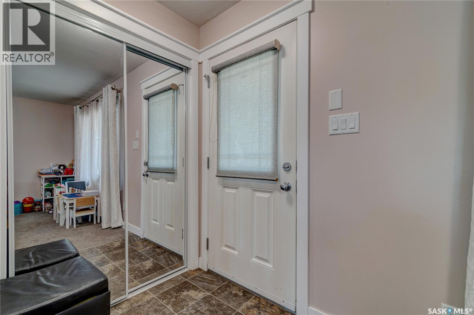 5425 Mcclelland Drive, Regina, Saskatchewan  S4W 0K8 - Photo 4 - SK036651