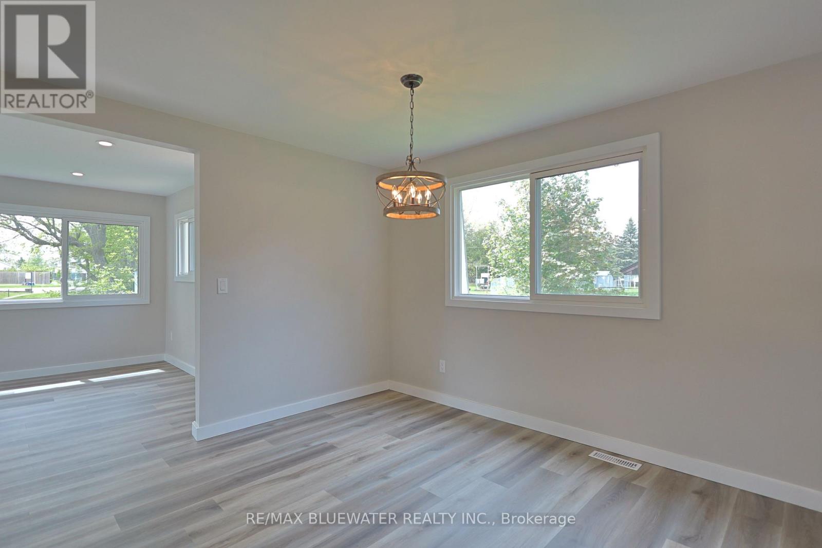 179 Pebble Beach Parkway, South Huron, Ontario  N0M 1T0 - Photo 13 - X13155512