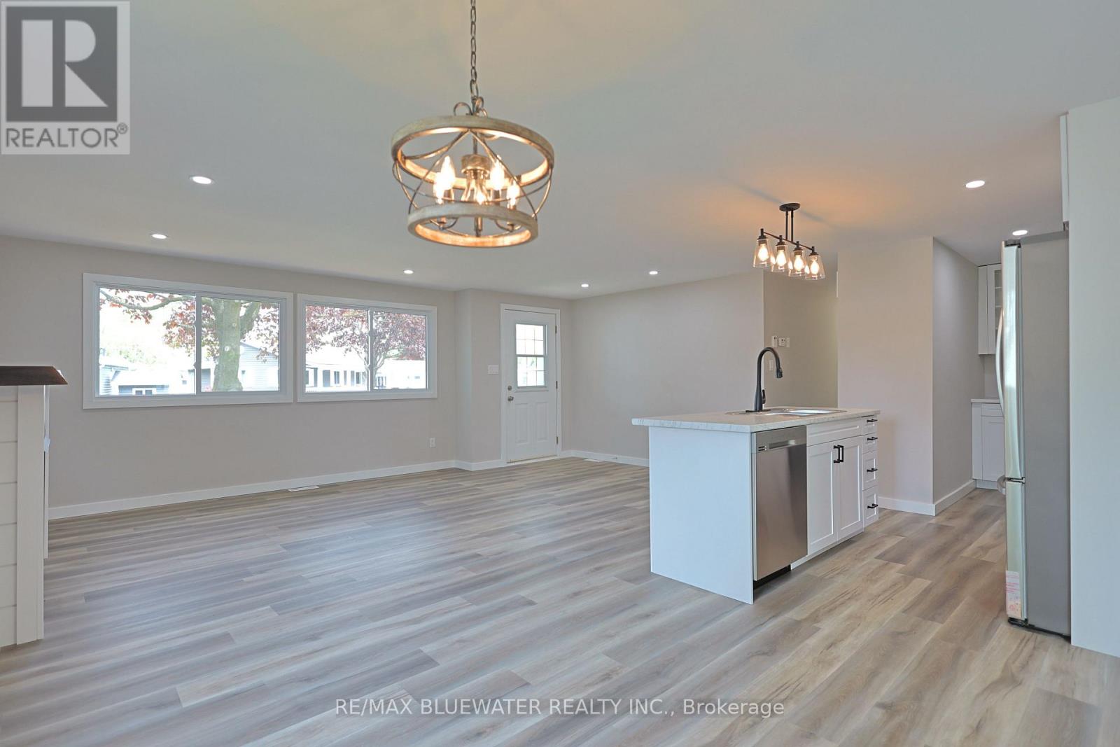 179 Pebble Beach Parkway, South Huron, Ontario  N0M 1T0 - Photo 15 - X13155512
