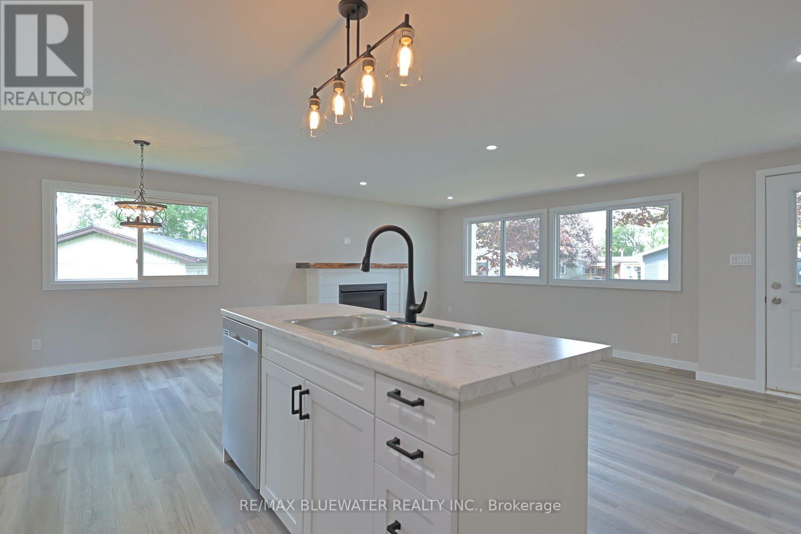 179 Pebble Beach Parkway, South Huron, Ontario  N0M 1T0 - Photo 18 - X13155512