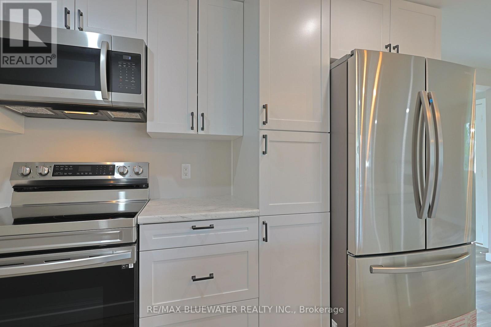 179 Pebble Beach Parkway, South Huron, Ontario  N0M 1T0 - Photo 19 - X13155512