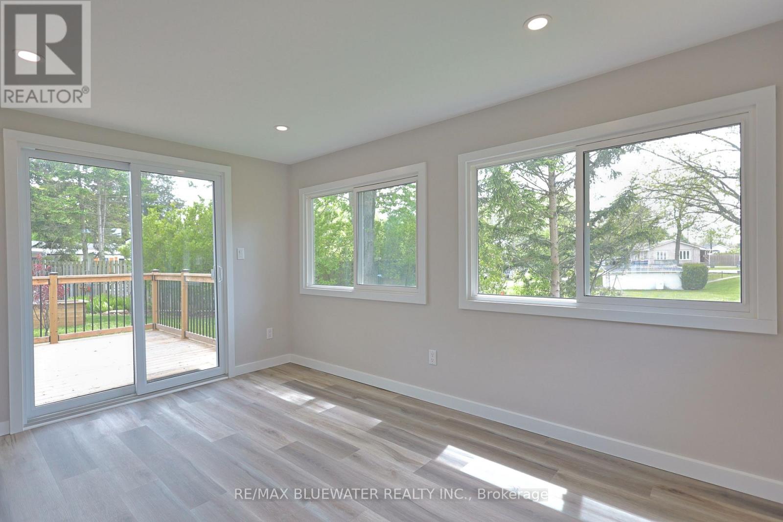 179 Pebble Beach Parkway, South Huron, Ontario  N0M 1T0 - Photo 2 - X13155512