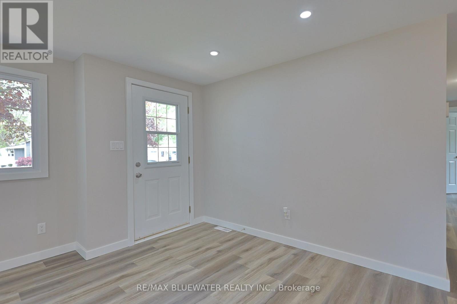 179 Pebble Beach Parkway, South Huron, Ontario  N0M 1T0 - Photo 9 - X13155512