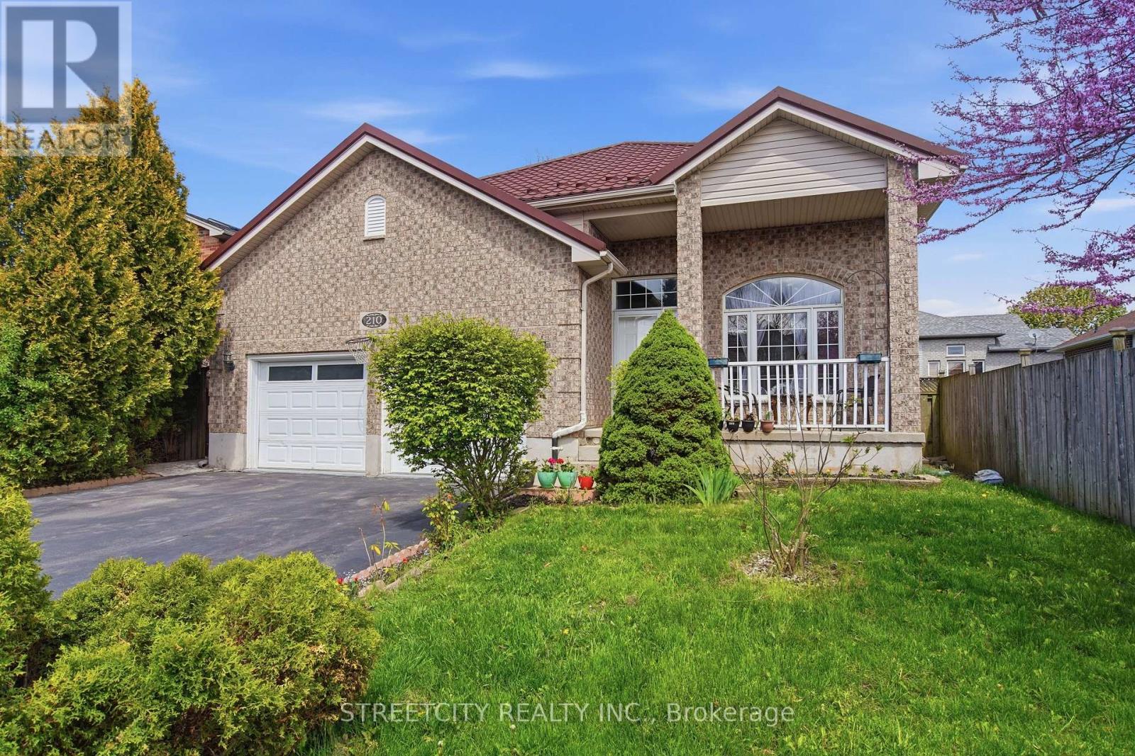$824,900210 Hawthorne Road, London North, Ontario
