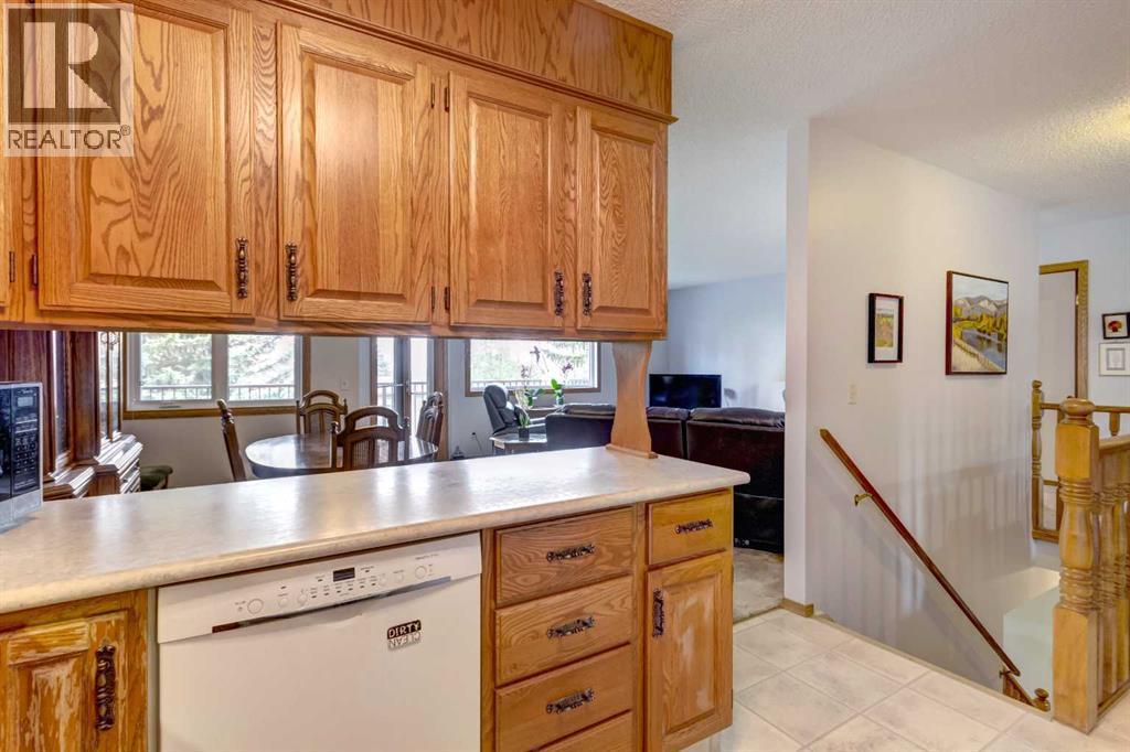 30, 118 Strathcona Road SW, Calgary, Alberta  T3H 1P3 - Photo 5 - A2312892