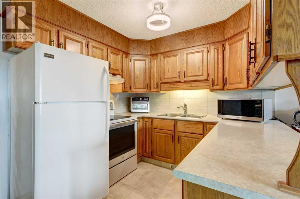 30, 118 Strathcona Road SW, Calgary, Alberta  T3H 1P3 - Photo 4 - A2312892