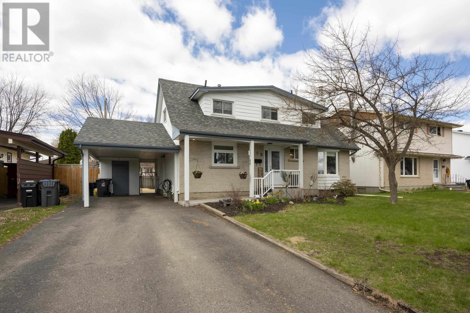 619 Cherrydale Place, Thunder Bay, Ontario