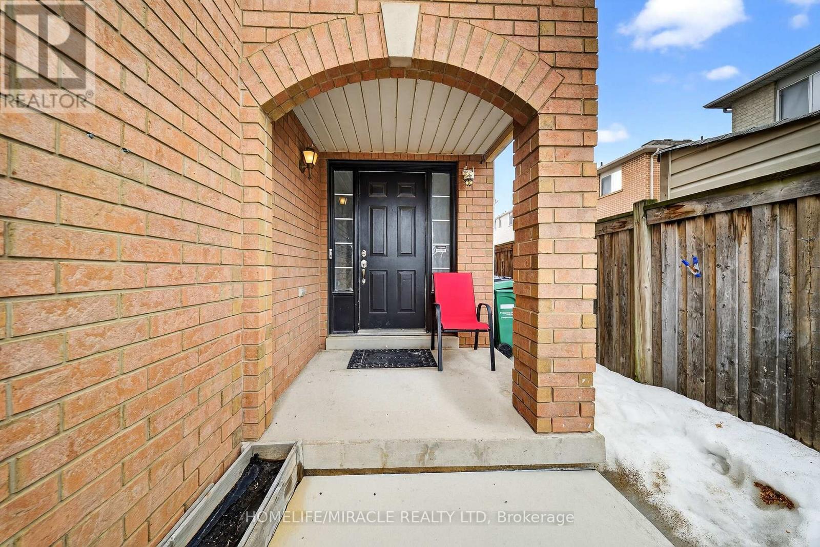 71 Roadmaster Lane, Brampton, Ontario  L7A 3A7 - Photo 3 - W12865382