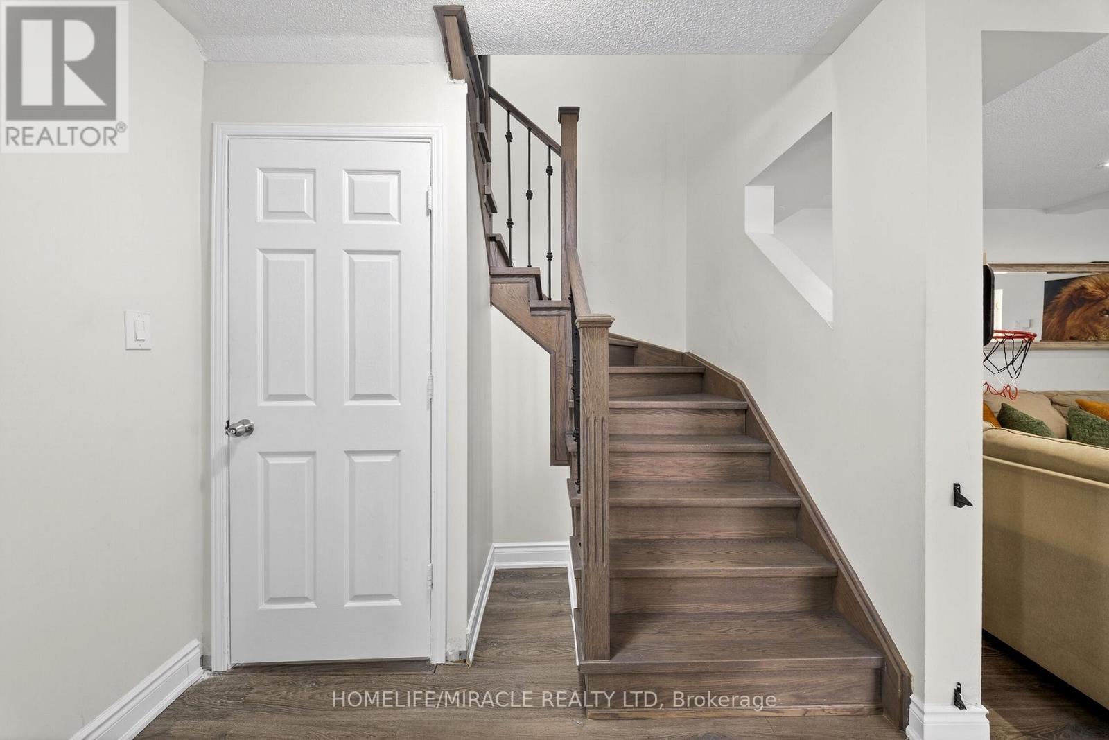 71 Roadmaster Lane, Brampton, Ontario  L7A 3A7 - Photo 7 - W12865382
