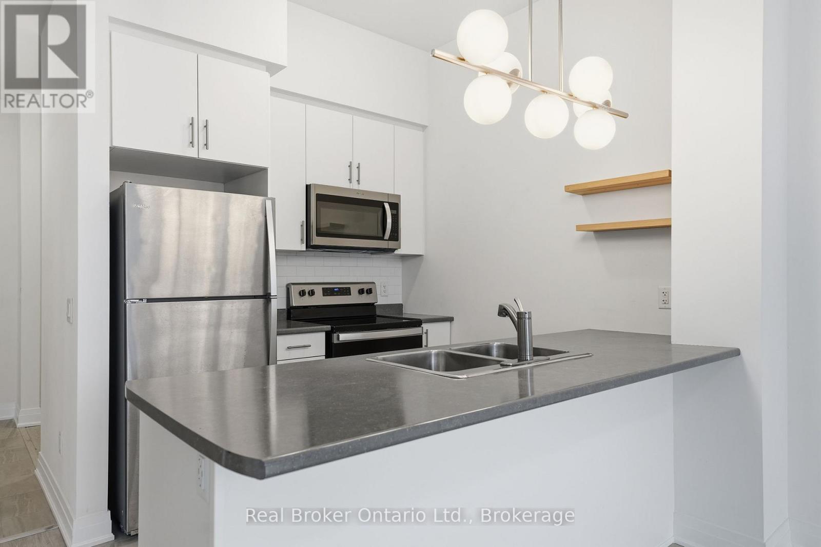 642 - 16 Concord Place, Grimsby, Ontario  L3M 0J1 - Photo 1 - X13155634