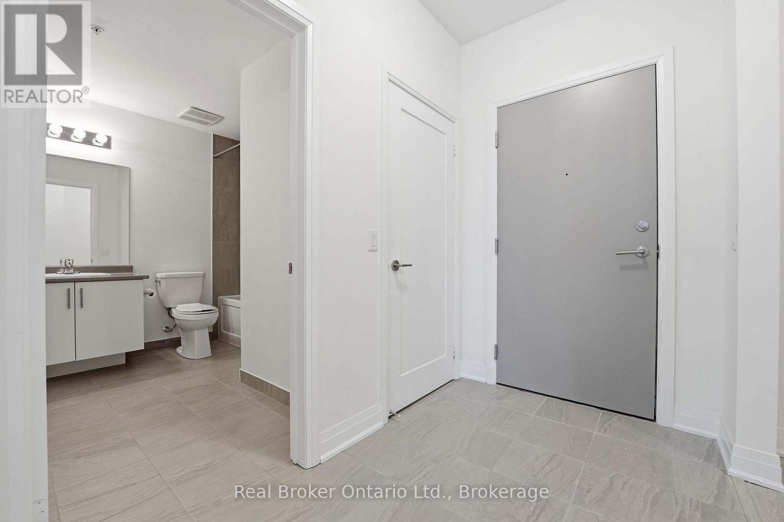 642 - 16 Concord Place, Grimsby, Ontario  L3M 0J1 - Photo 5 - X13155634