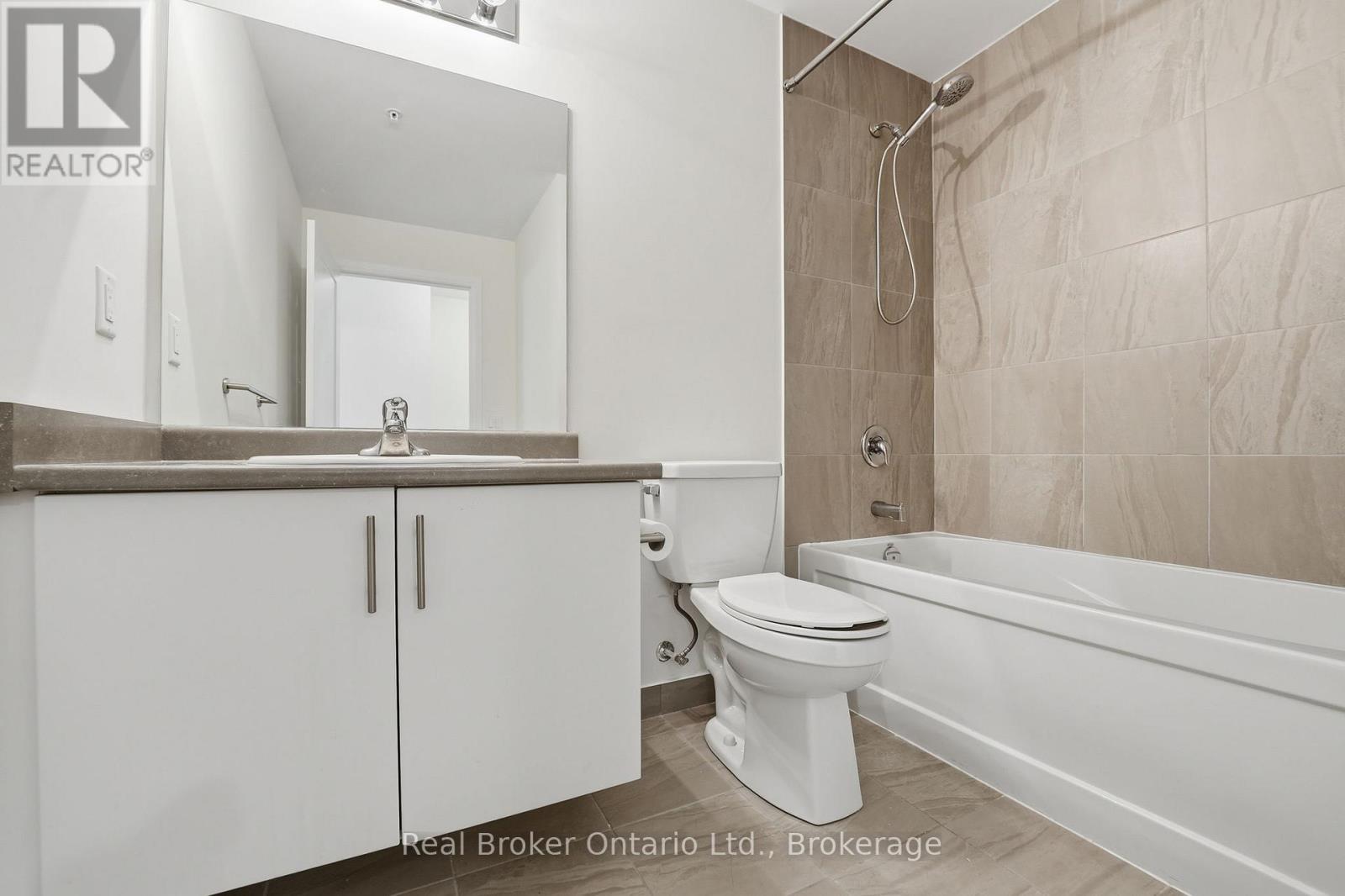 642 - 16 Concord Place, Grimsby, Ontario  L3M 0J1 - Photo 6 - X13155634