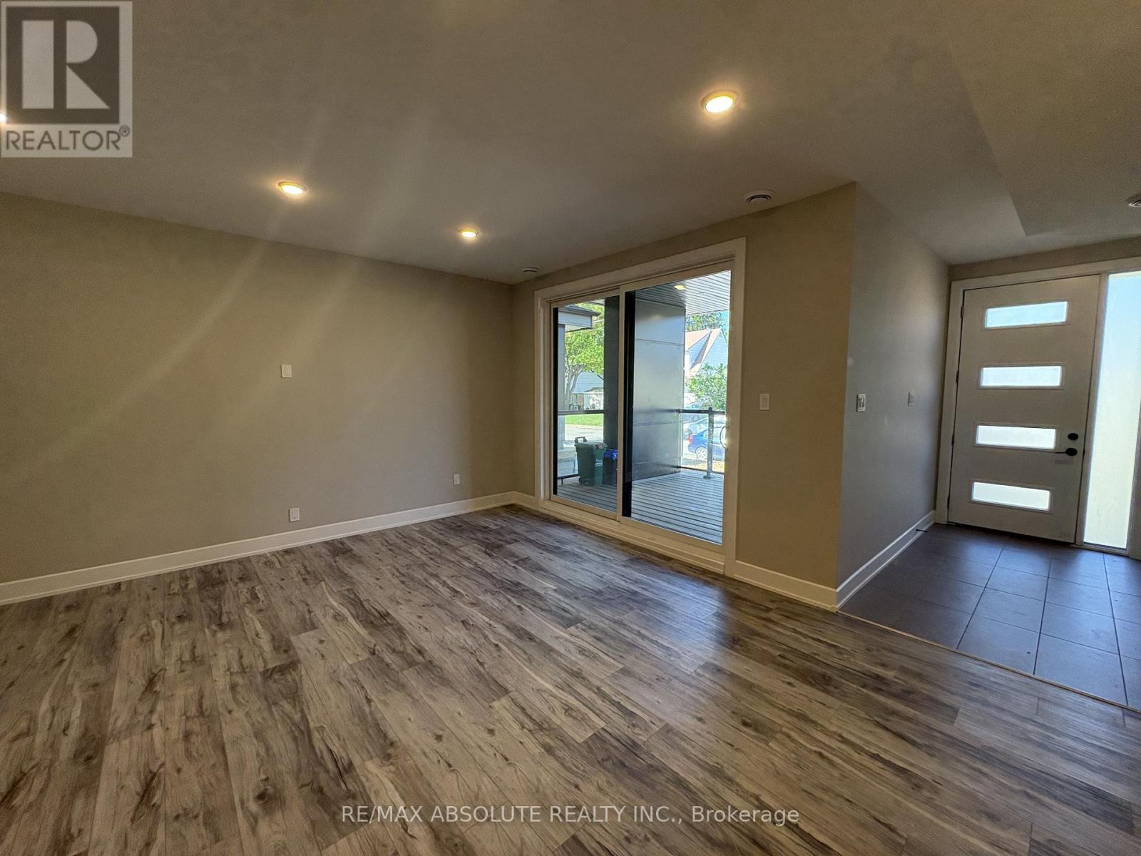 611 Parkview Road, Ottawa, Ontario  K1Z 6E6 - Photo 2 - X13155352