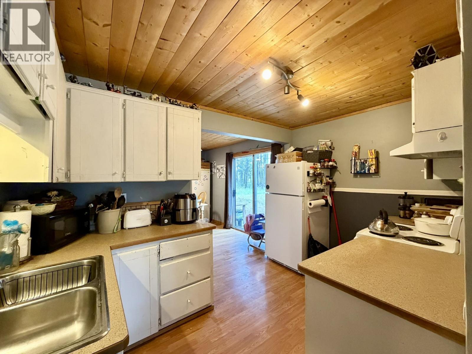 4833 Telqua Drive, 108 Mile Ranch, British Columbia  V0K 2Z0 - Photo 12 - R3126240