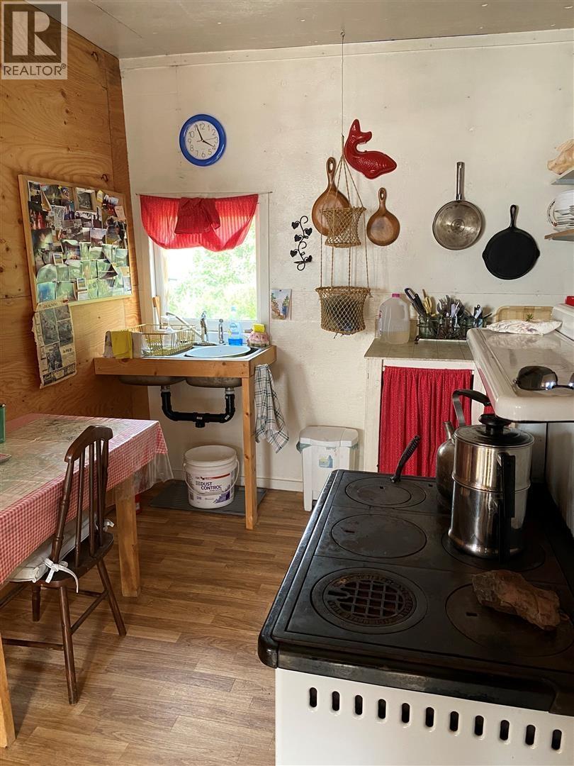 5900 Bowron Lake Road, Wells, British Columbia  V0K 2R0 - Photo 21 - R3126241