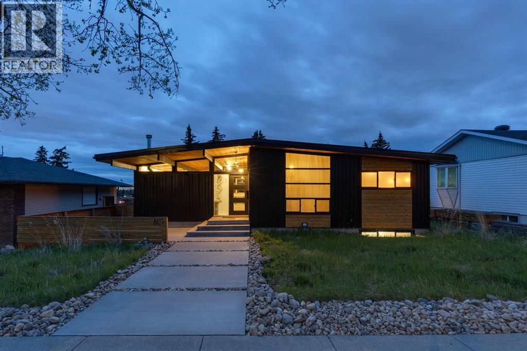 4427 Charleswood Drive NW, Calgary, Alberta