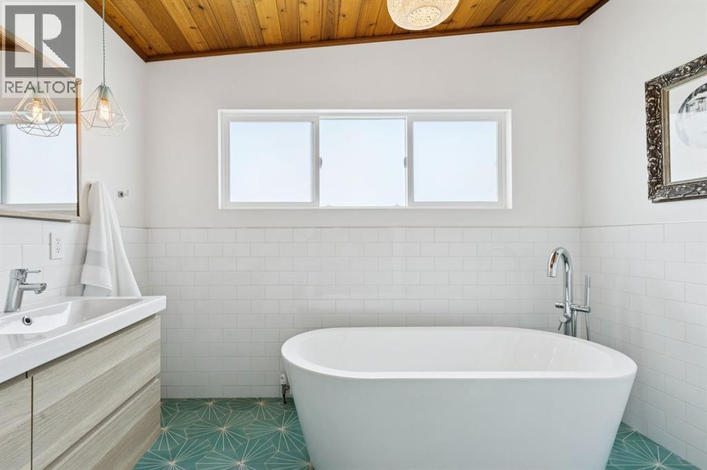 4427 Charleswood Drive NW, Calgary, Alberta  T2L 2E3 - Photo 25 - A2312920