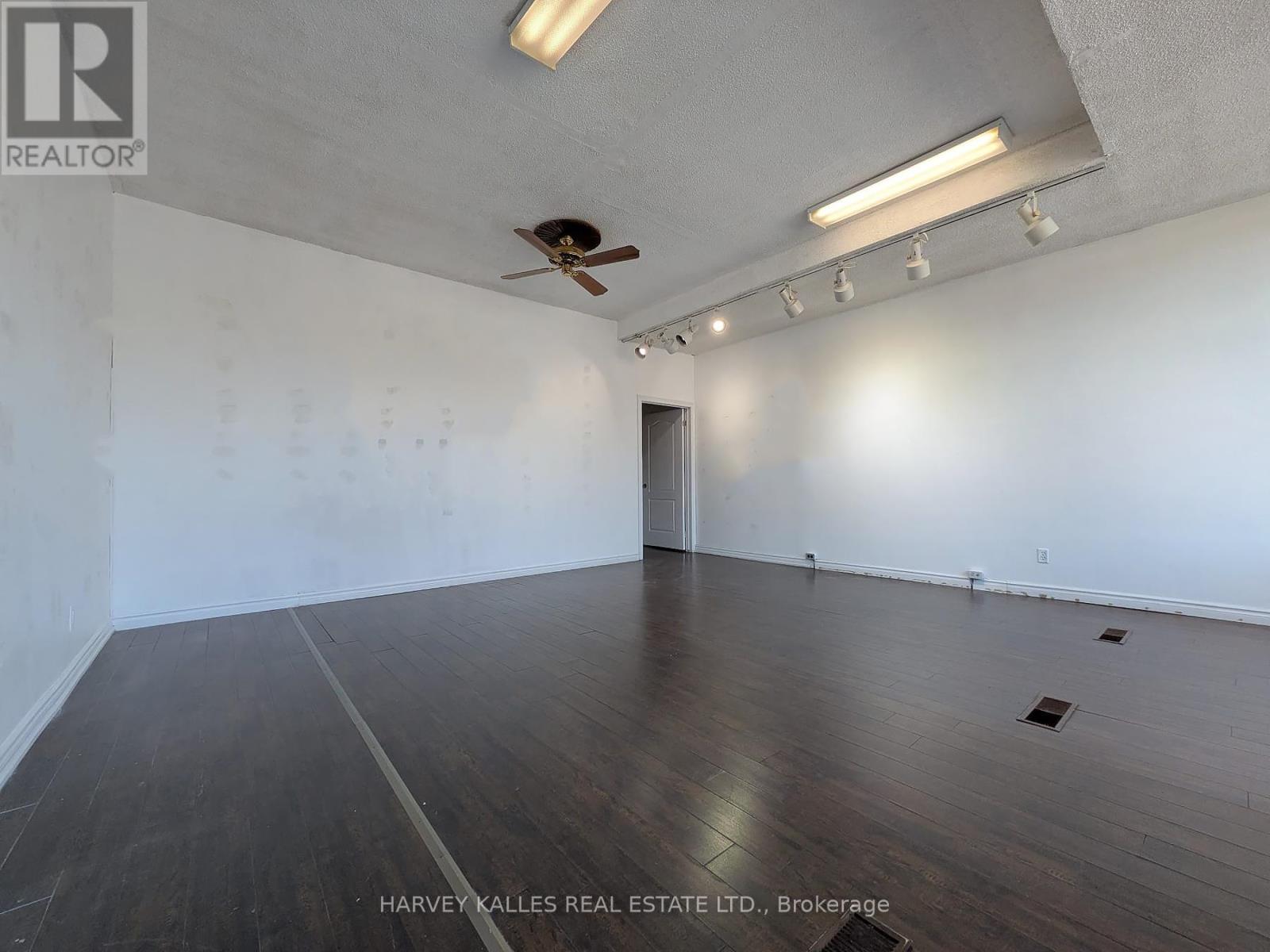 3811 Lake Shore Boulevard W, Toronto, Ontario  M8W 1R2 - Photo 3 - W13103466