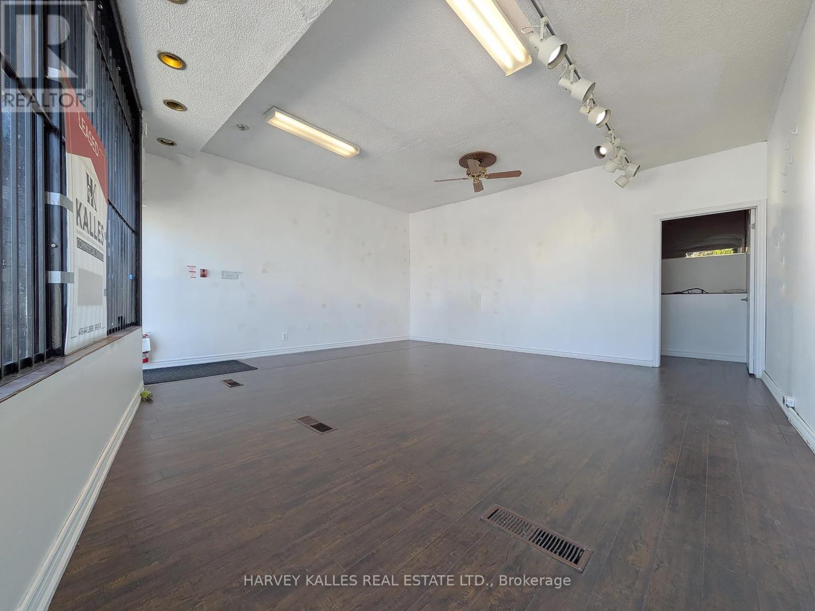 3811 Lake Shore Boulevard W, Toronto, Ontario  M8W 1R2 - Photo 2 - W13103466